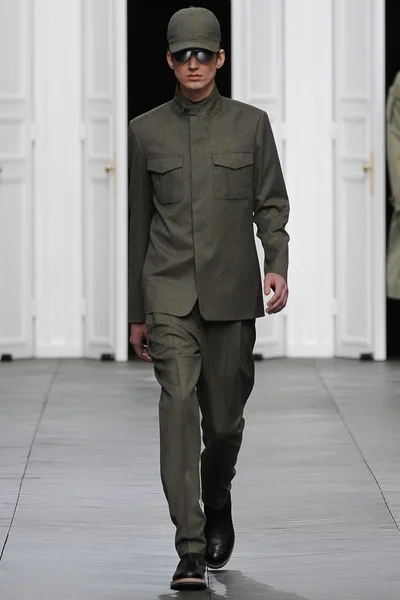 Look 30